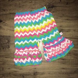 Sz  18 mos EEUC LWD Chevron Ruffle Capris